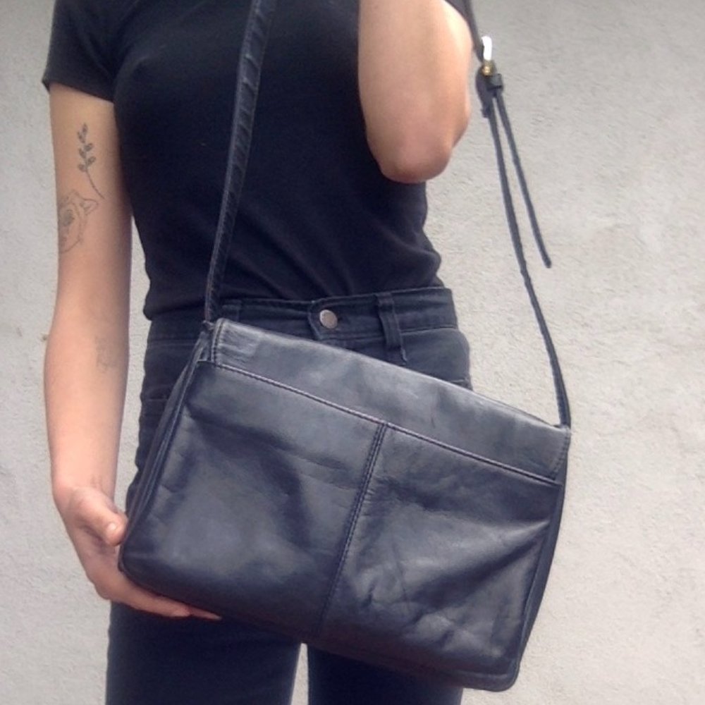 Vintage 90's Authentic Leather Purse - Picture 4 of 8